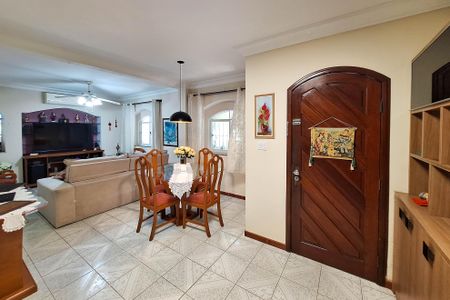 Casa à venda com 220m², 3 quartos e 3 vagas Casa à venda com 220m², 3 quartos e 3 vagasSala