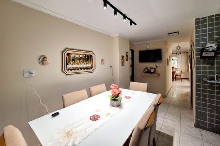 Casa à venda com 220m², 3 quartos e 3 vagas Casa à venda com 220m², 3 quartos e 3 vagasCopa