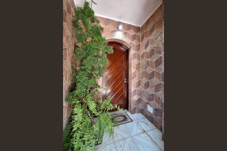 Casa à venda com 220m², 3 quartos e 3 vagas Casa à venda com 220m², 3 quartos e 3 vagasFachada