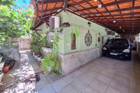 Casa à venda com 220m², 3 quartos e 3 vagas Casa à venda com 220m², 3 quartos e 3 vagasQuintal