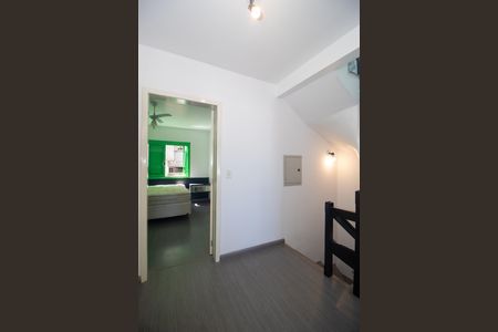 Casa à venda com 120m², 4 quartos e 2 vagas Casa à venda com 120m², 4 quartos e 2 vagasCorredor