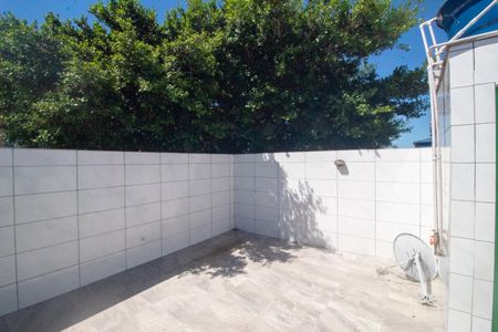 Casa à venda com 120m², 4 quartos e 2 vagas Casa à venda com 120m², 4 quartos e 2 vagasTerraço