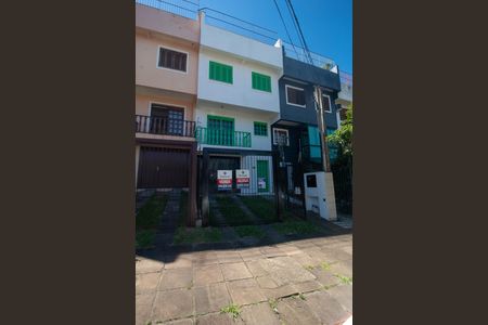 Casa à venda com 120m², 4 quartos e 2 vagas Casa à venda com 120m², 4 quartos e 2 vagasFachada