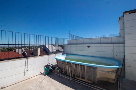 Casa à venda com 120m², 4 quartos e 2 vagas Casa à venda com 120m², 4 quartos e 2 vagasÁrea comum - Piscina