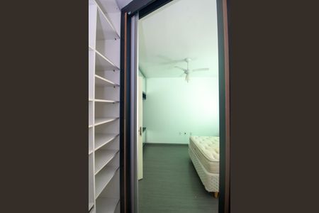 Casa à venda com 120m², 4 quartos e 2 vagas Casa à venda com 120m², 4 quartos e 2 vagasSuite