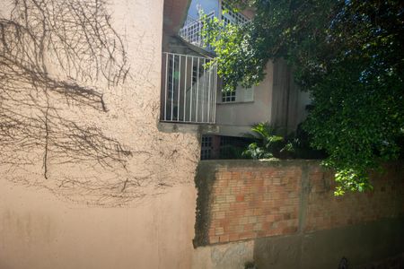 Casa à venda com 120m², 4 quartos e 2 vagas Casa à venda com 120m², 4 quartos e 2 vagasVista