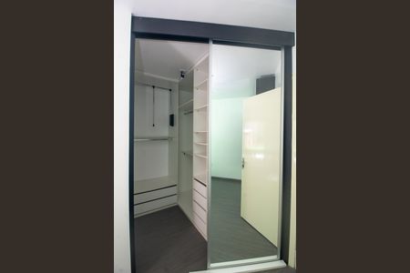 Casa à venda com 120m², 4 quartos e 2 vagas Casa à venda com 120m², 4 quartos e 2 vagasSuite