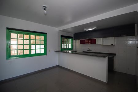 Casa à venda com 120m², 4 quartos e 2 vagas Casa à venda com 120m², 4 quartos e 2 vagasSala/Cozinha