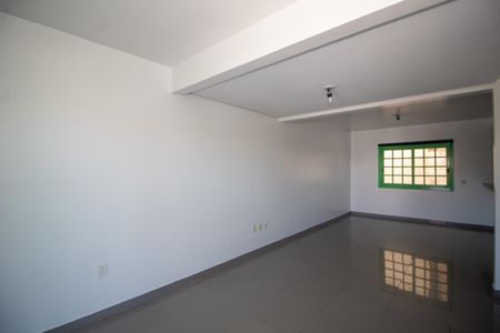 Casa à venda com 120m², 4 quartos e 2 vagas Casa à venda com 120m², 4 quartos e 2 vagasSala/Cozinha