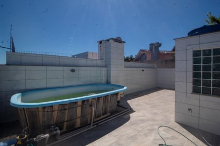 Casa à venda com 120m², 4 quartos e 2 vagas Casa à venda com 120m², 4 quartos e 2 vagasÁrea comum - Piscina