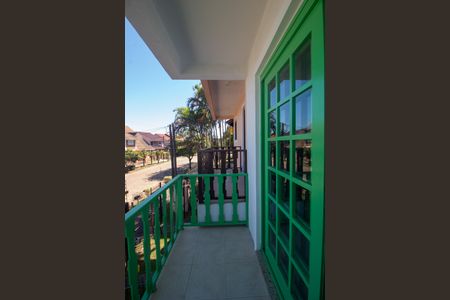 Casa à venda com 120m², 4 quartos e 2 vagas Casa à venda com 120m², 4 quartos e 2 vagasVaranda