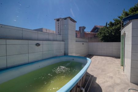 Casa à venda com 120m², 4 quartos e 2 vagas Casa à venda com 120m², 4 quartos e 2 vagasÁrea comum - Piscina