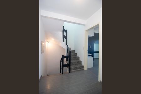 Casa à venda com 120m², 4 quartos e 2 vagas Casa à venda com 120m², 4 quartos e 2 vagasCorredor