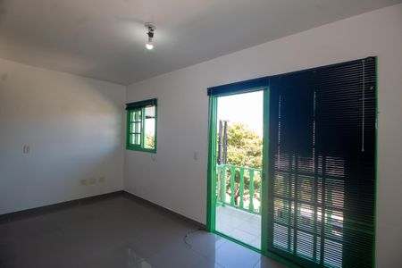 Casa à venda com 120m², 4 quartos e 2 vagas Casa à venda com 120m², 4 quartos e 2 vagasSala/Cozinha
