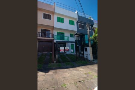 Casa à venda com 120m², 4 quartos e 2 vagas Casa à venda com 120m², 4 quartos e 2 vagasFachada