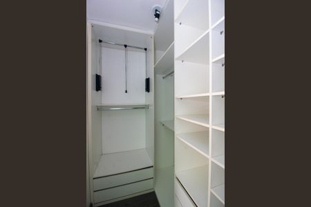 Casa à venda com 120m², 4 quartos e 2 vagas Casa à venda com 120m², 4 quartos e 2 vagasSuite