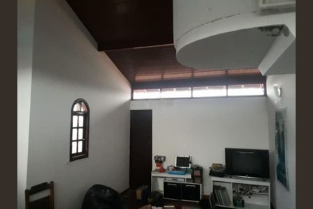 Casa à venda com 248m², 3 quartos e 6 vagas