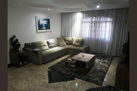 Casa à venda com 248m², 3 quartos e 6 vagas
