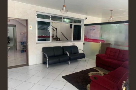 Casa à venda com 526m², 3 quartos e 3 vagas