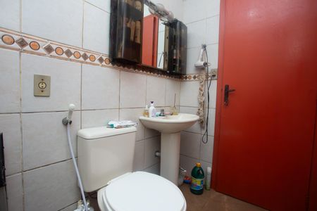 Casa à venda com 70m², 3 quartos e sem vaga Casa à venda com 70m², 3 quartos e sem vagaBanheiro