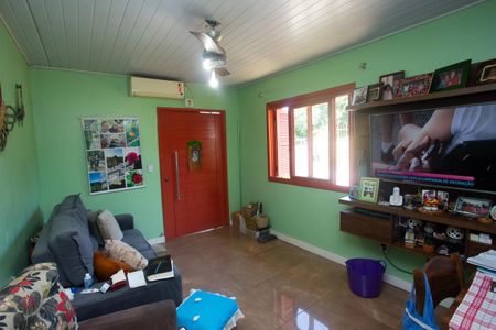 Casa à venda com 70m², 3 quartos e sem vaga Casa à venda com 70m², 3 quartos e sem vagaSala