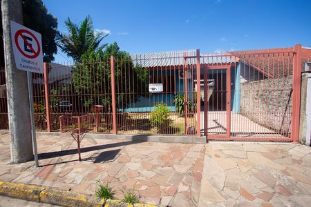 Casa à venda com 70m², 3 quartos e sem vaga Casa à venda com 70m², 3 quartos e sem vagaFachada