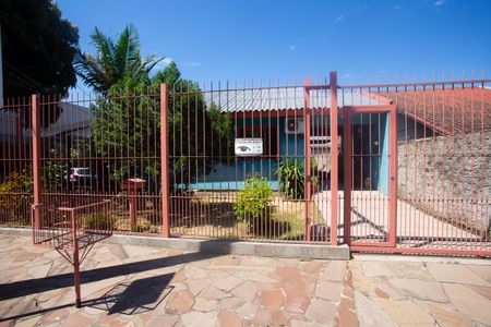 Casa à venda com 70m², 3 quartos e sem vaga Casa à venda com 70m², 3 quartos e sem vagaFachada