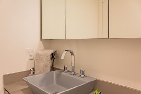 Apartamento à venda com 71m², 2 quartos e 1 vaga Apartamento à venda com 71m², 2 quartos e 1 vagaBanheiro da Suíte