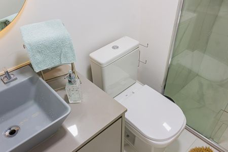 Apartamento à venda com 71m², 2 quartos e 1 vaga Apartamento à venda com 71m², 2 quartos e 1 vagaBanheiro