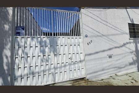 Casa à venda com 120m², 2 quartos e 1 vaga Casa à venda com 120m², 2 quartos e 1 vagaFachada + Plaquinha