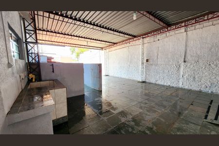 Casa à venda com 120m², 2 quartos e 1 vaga Casa à venda com 120m², 2 quartos e 1 vagaQuintal