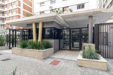 Apartamento à venda com 165m², 3 quartos e 1 vaga Apartamento à venda com 165m², 3 quartos e 1 vagaFachada