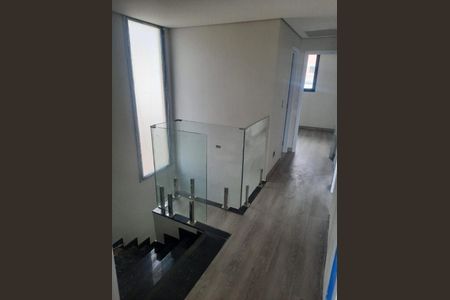 Casa de condomínio à venda com 123m², 4 quartos e 2 vagas Casa de condomínio à venda com 123m², 4 quartos e 2 vagasCorredor intimo do segundo pavimento