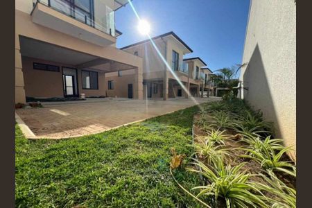 Casa de condomínio à venda com 123m², 4 quartos e 2 vagas Casa de condomínio à venda com 123m², 4 quartos e 2 vagasFachada das casas