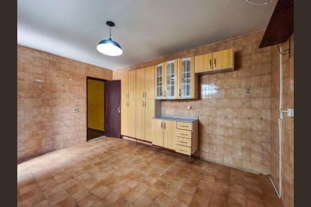 Casa à venda com 253m², 4 quartos e 1 vaga Casa à venda com 253m², 4 quartos e 1 vagaCozinha