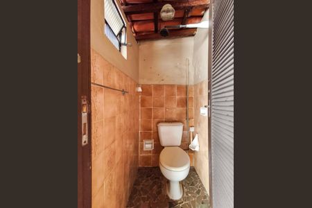 Casa à venda com 253m², 4 quartos e 1 vaga Casa à venda com 253m², 4 quartos e 1 vagaBanheiro de serviço