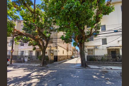 Casa à venda com 253m², 4 quartos e 1 vaga Casa à venda com 253m², 4 quartos e 1 vagaFachada e portaria