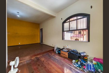 Casa à venda com 253m², 4 quartos e 1 vaga Casa à venda com 253m², 4 quartos e 1 vagaSala