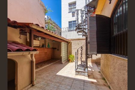 Casa à venda com 253m², 4 quartos e 1 vaga Casa à venda com 253m², 4 quartos e 1 vagaQuintal