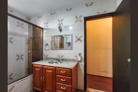 Casa à venda com 253m², 4 quartos e 1 vaga Casa à venda com 253m², 4 quartos e 1 vagaBanheiro Corredor