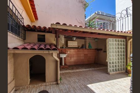 Casa à venda com 253m², 4 quartos e 1 vaga Casa à venda com 253m², 4 quartos e 1 vagaQuintal