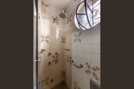 Casa à venda com 253m², 4 quartos e 1 vaga Casa à venda com 253m², 4 quartos e 1 vagaBanheiro Corredor