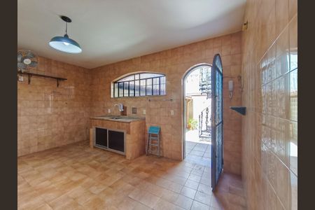 Casa à venda com 253m², 4 quartos e 1 vaga Casa à venda com 253m², 4 quartos e 1 vagaCozinha