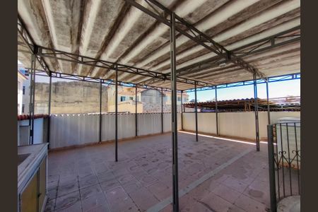 Casa à venda com 253m², 4 quartos e 1 vaga Casa à venda com 253m², 4 quartos e 1 vagaTerraço