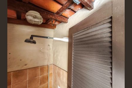 Casa à venda com 253m², 4 quartos e 1 vaga Casa à venda com 253m², 4 quartos e 1 vagaBanheiro de serviço