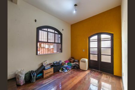 Casa à venda com 253m², 4 quartos e 1 vaga Casa à venda com 253m², 4 quartos e 1 vagaSala