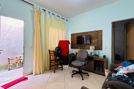 Casa à venda com 120m², 3 quartos e 2 vagas Casa à venda com 120m², 3 quartos e 2 vagasSala