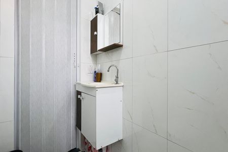 Casa à venda com 120m², 3 quartos e 2 vagas Casa à venda com 120m², 3 quartos e 2 vagasBanheiro 2