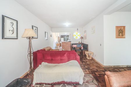 Casa à venda com 428m², 4 quartos e 2 vagas Casa à venda com 428m², 4 quartos e 2 vagasSala