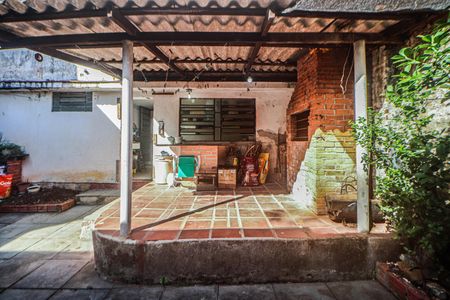 Casa à venda com 428m², 4 quartos e 2 vagas Casa à venda com 428m², 4 quartos e 2 vagasPátio